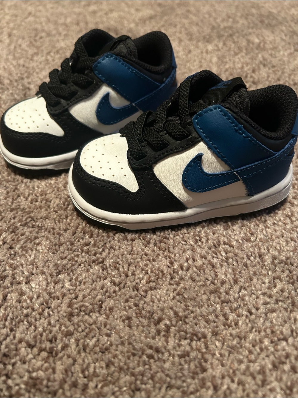Nike Kids Blue Black White Low-Top Sneakers with Swoosh 4c